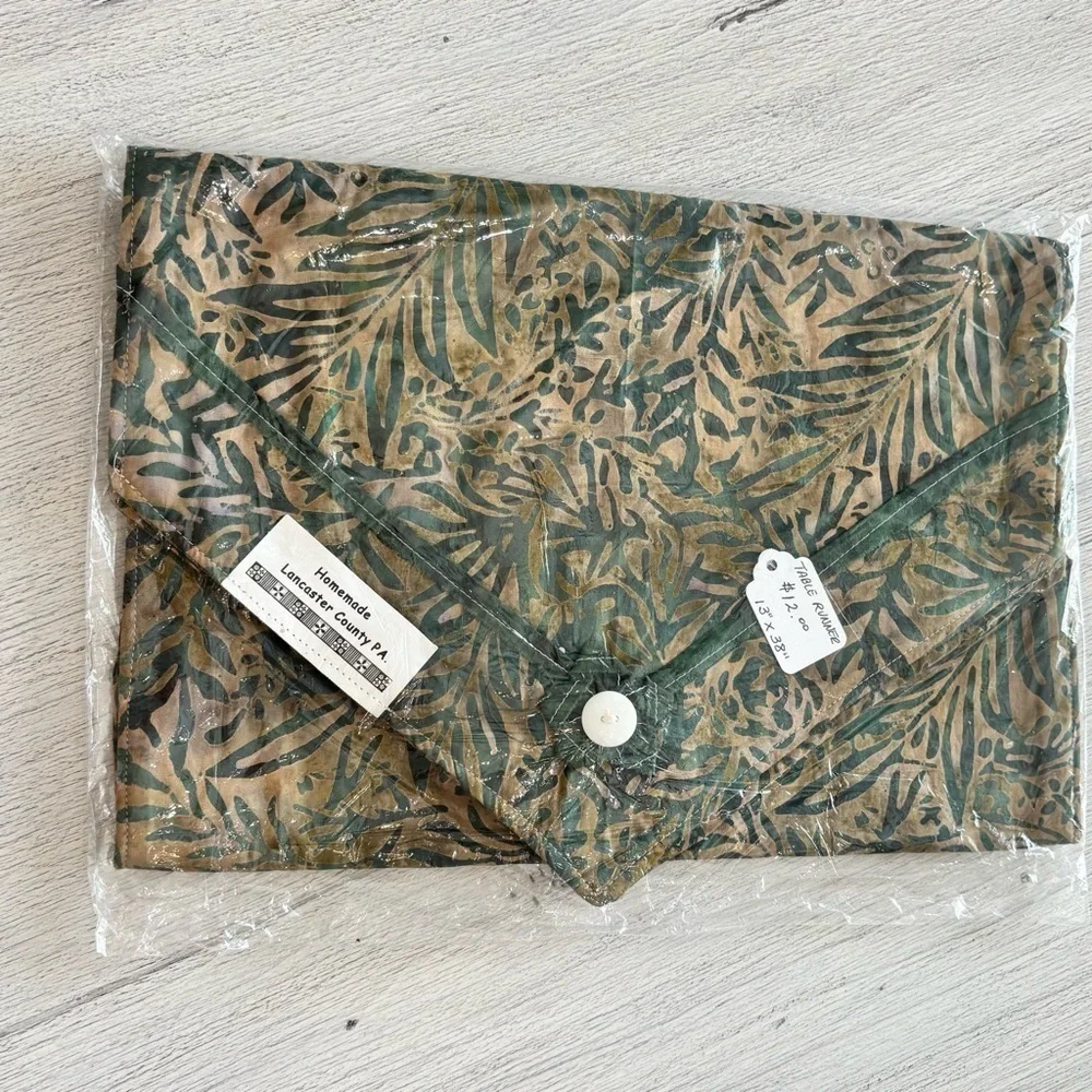 HOMEMADE LANCASTER COUNTY PA Green Beige Print Embellished Table Runner 13”X38”